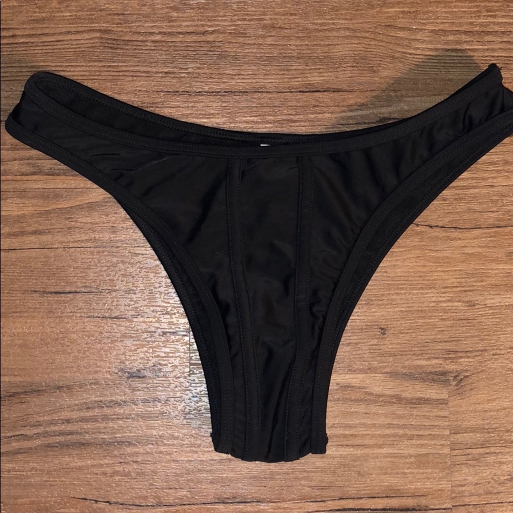 Cheeky Bikini Bottoms w/ Panel Detail